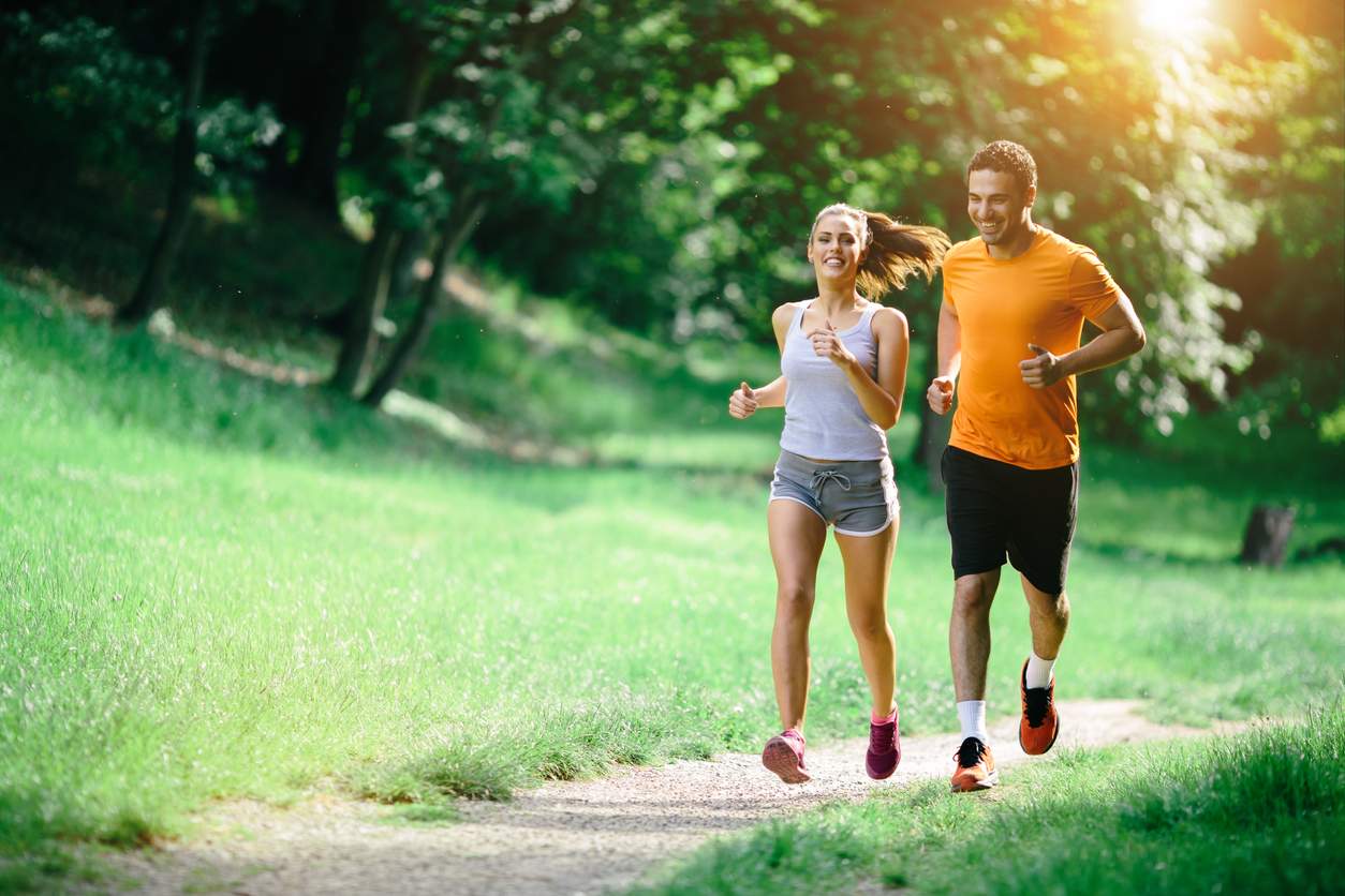 Reprendre la course à pied progressivement permet de limiter le risque de blessure.
