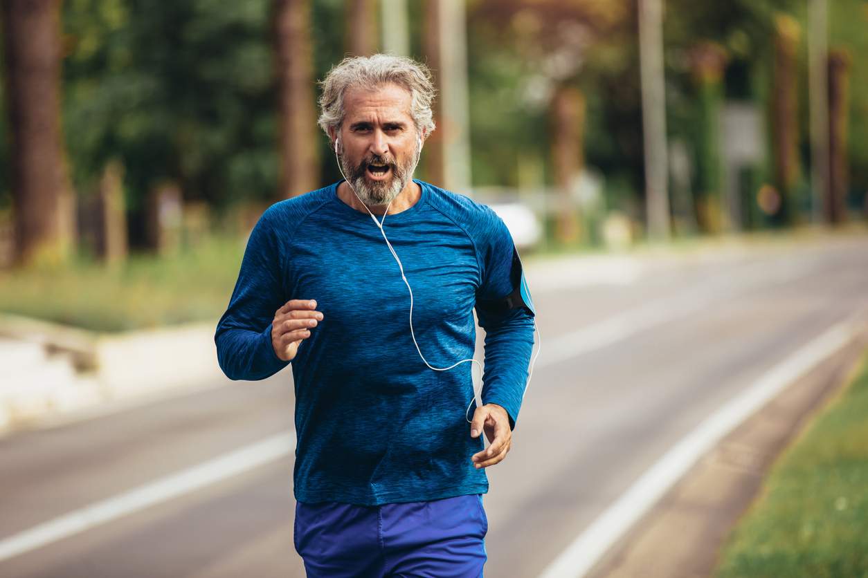 Reprendre le sport à 50 ans a de nombreux bienfaits.