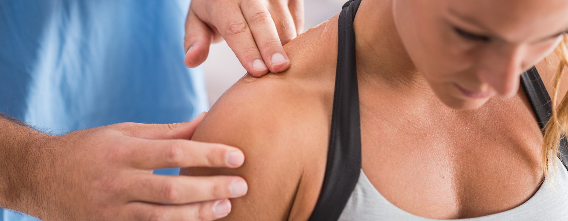 Contracture à l'épaule : symptômes, causes et traitements - Bluetens